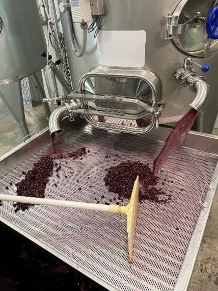 Industrial machine for making wine 
